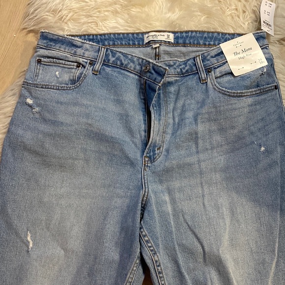 Abercrombie & Fitch Curve Love Mom Jeans - Picture 2 of 5